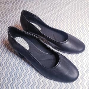 Com-Sense Heels Black size 8 low profile simple